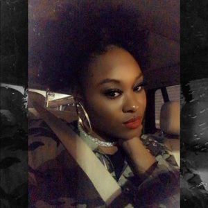 Meet your Posher, Ebony